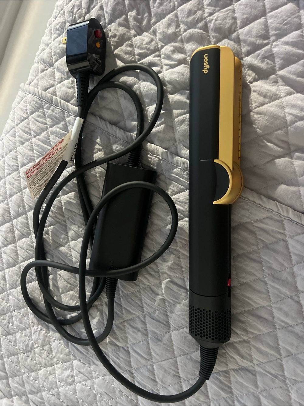 Dyson Airstrait™ straightener (Black/Gold)